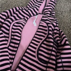 RARE LULULEMON STRIPED SCUBA